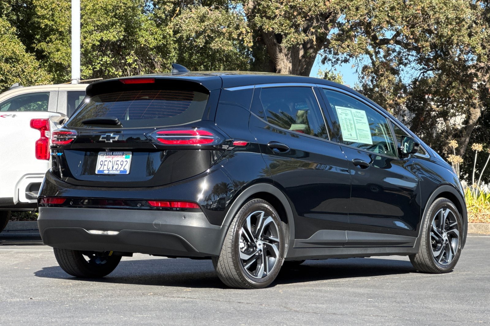 Used 2023 Chevrolet Bolt LT w/ Infotainment Package FWD image 3