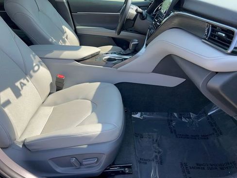 Used 2021 Toyota Camry XLE image 19