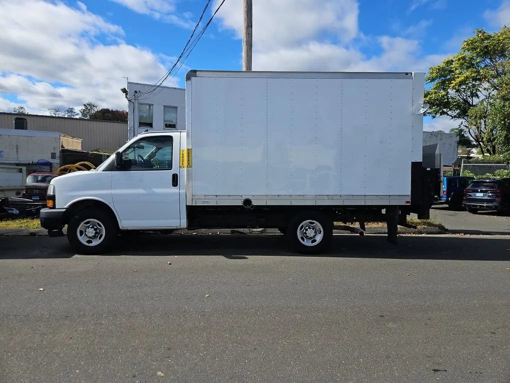 Used 2020 Chevrolet Express 3500 RWD image 11