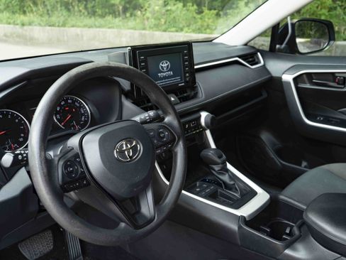 Used 2022 Toyota RAV4 LE FWD image 15