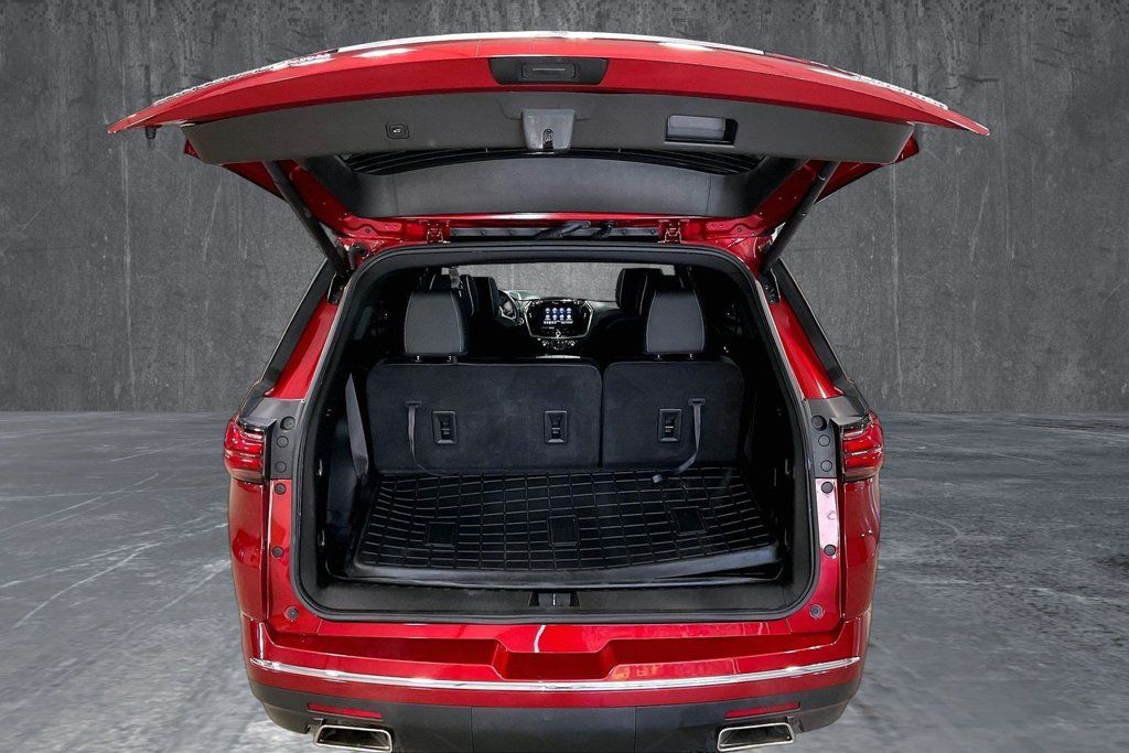 Used 2023 Chevrolet Traverse Premier AWD/4WD image 5