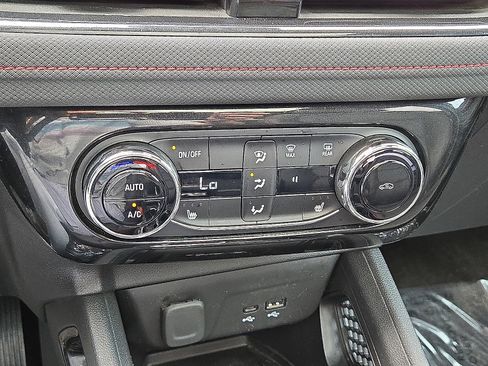 Used 2025 Chevrolet TrailBlazer RS w/ Convenience Package FWD image 29
