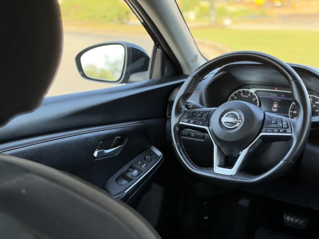 Used 2025 Nissan Sentra SR FWD image 33