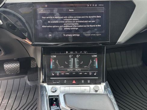 Used 2021 Audi e-tron Premium Plus w/ Premium Plus Package image 16