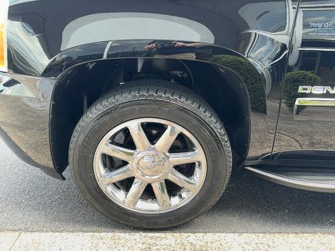 Used 2013 GMC Yukon Denali AWD/4WD image 32