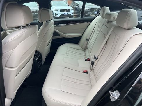 Used 2018 BMW M550i xDrive image 25