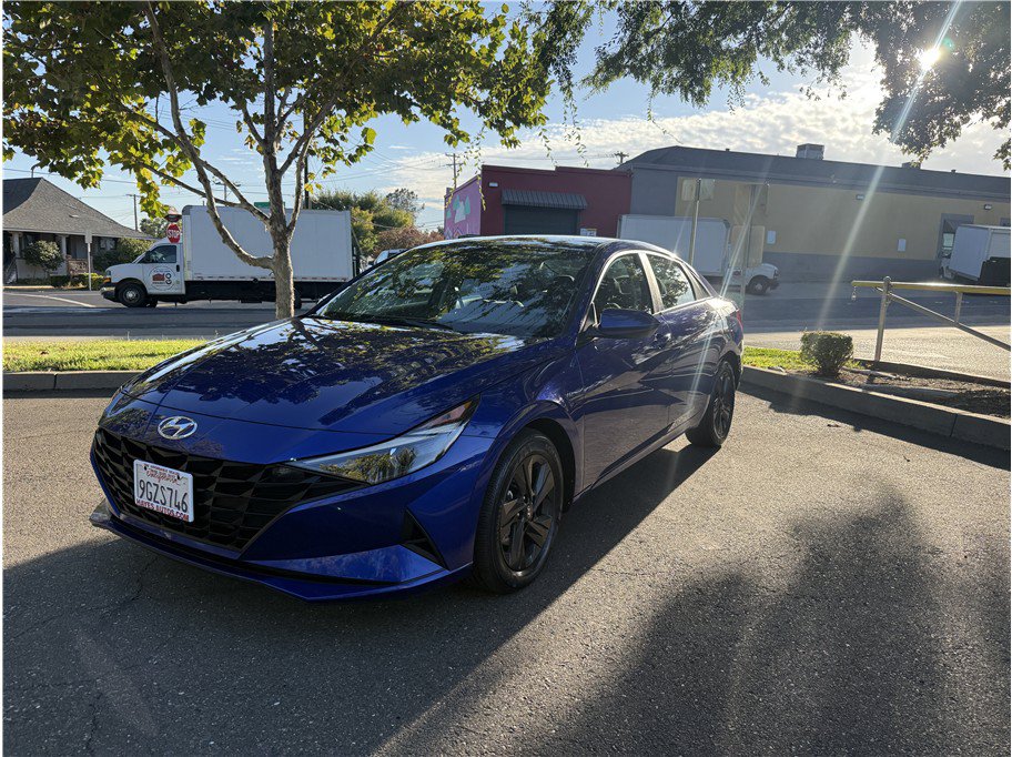 Used 2023 Hyundai Elantra SEL w/ Cargo Package FWD image 1