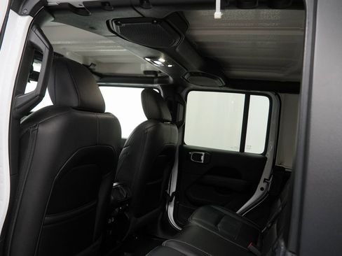 Used 2019 Jeep Wrangler Unlimited Sahara w/ Cold Weather Group image 23