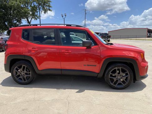 Used 2021 Jeep Renegade Latitude FWD image 5