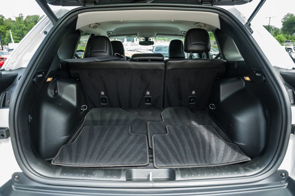 Used 2019 Jeep Cherokee Limited AWD/4WD image 10