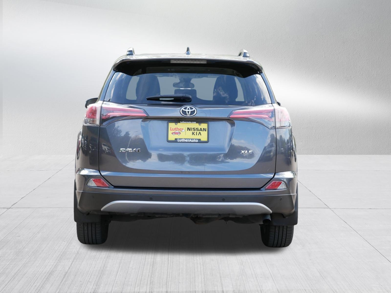 Used 2018 Toyota RAV4 XLE FWD image 6