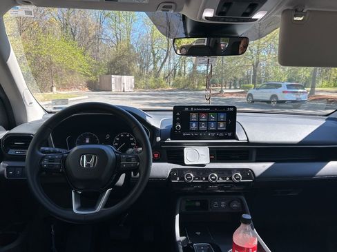 Used 2025 Honda Pilot Touring image 8