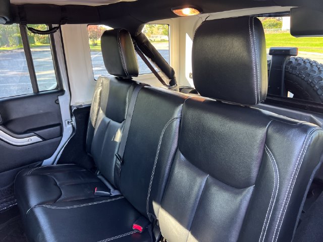 Used 2016 Jeep Wrangler Unlimited Rubicon AWD/4WD image 24