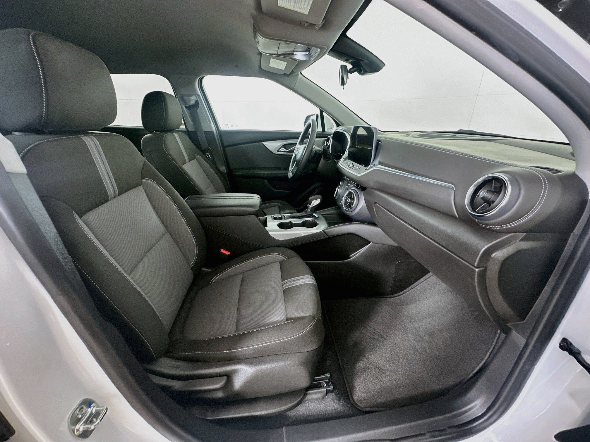Used 2025 Chevrolet Blazer LT AWD/4WD image 30