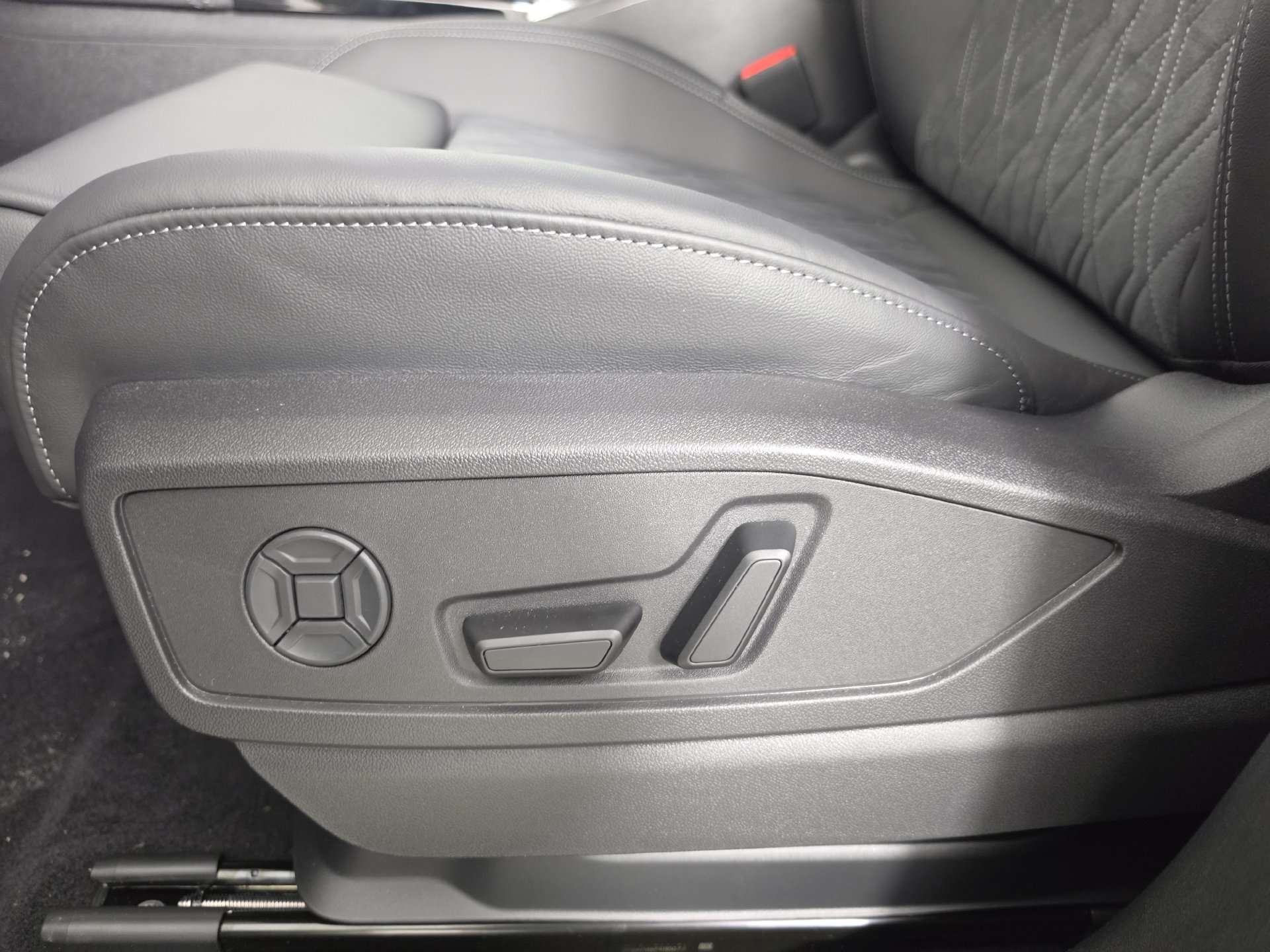 New 2026 Audi SQ5 Premium Plus AWD/4WD image 14