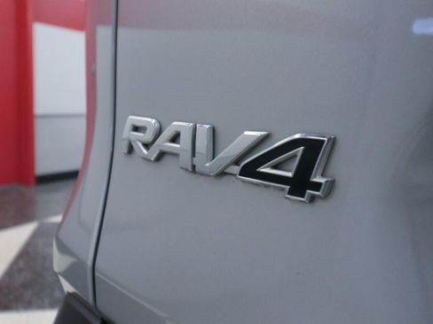 Used 2022 Toyota RAV4 XLE w/ Convenience Package AWD/4WD image 28