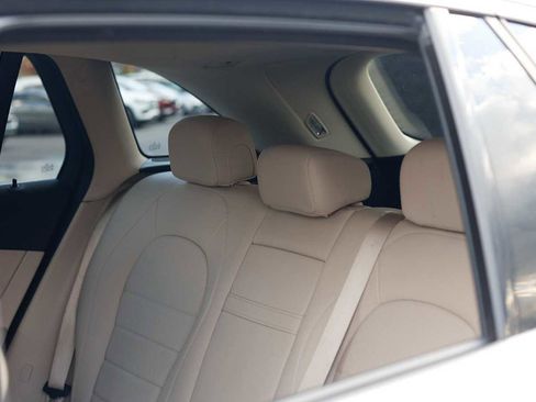 Used 2022 Mercedes-Benz GLC 300 4MATIC image 37