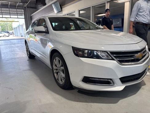 Used 2018 Chevrolet Impala LT FWD image 2