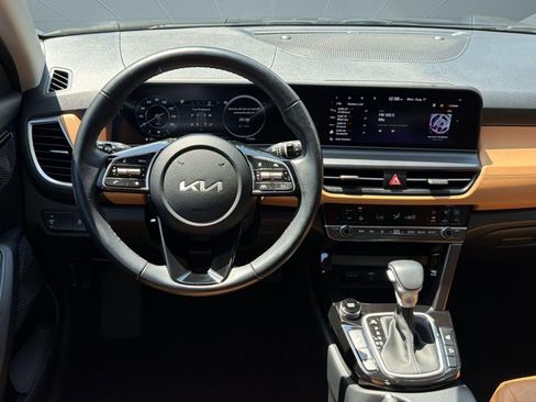 Used 2024 Kia Seltos EX FWD image 27