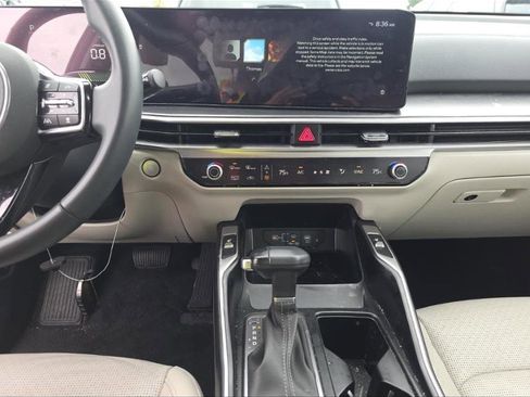 Used 2025 Kia Sorento EX w/ Panoramic Sunroof Package FWD image 5