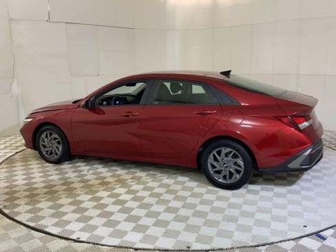 Used 2024 Hyundai Elantra SEL FWD image 8