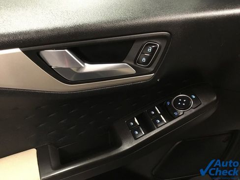 Used 2020 Ford Escape SE image 21