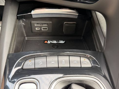Used 2023 Buick Envision Avenir AWD/4WD image 22