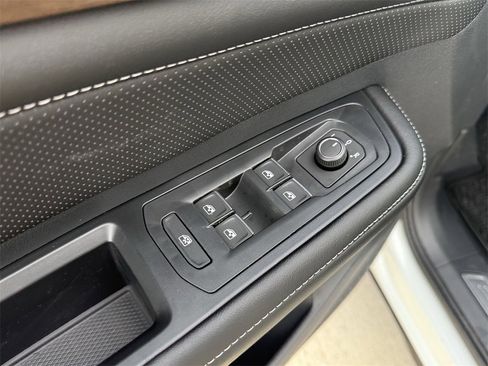 New 2026 Volkswagen Atlas SE image 11