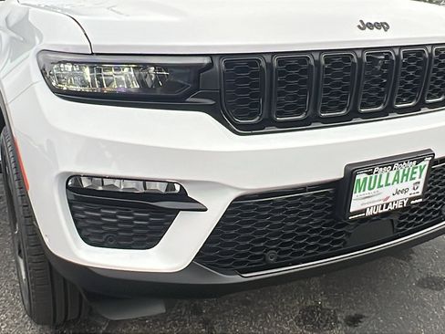 New 2025 Jeep Grand Cherokee Limited w/ Luxury Tech Group II image 10