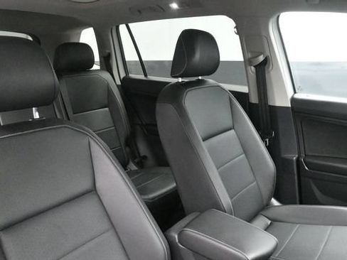 Used 2021 Volkswagen Tiguan SE w/ Panoramic Sunroof Package AWD/4WD image 16