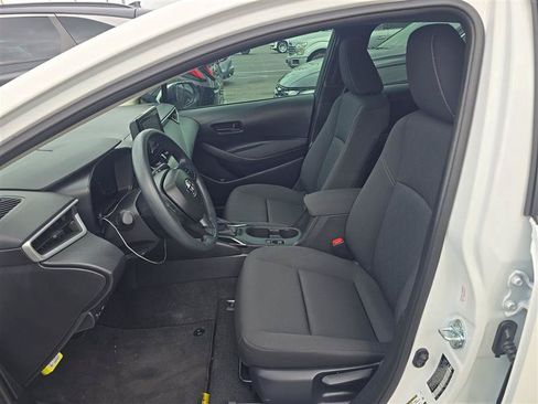 Used 2026 Toyota Corolla LE FWD image 5