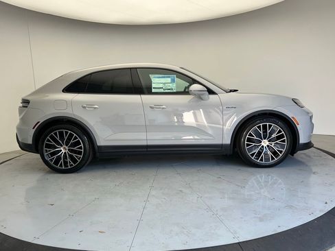New 2026 Porsche Macan 4 Electric AWD/4WD image 23