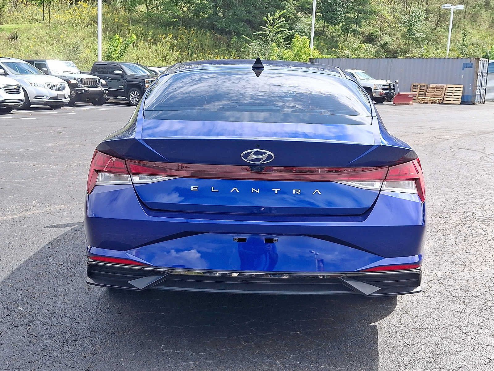 Used 2021 Hyundai Elantra SEL w/ Convenience + Premium Package FWD image 5