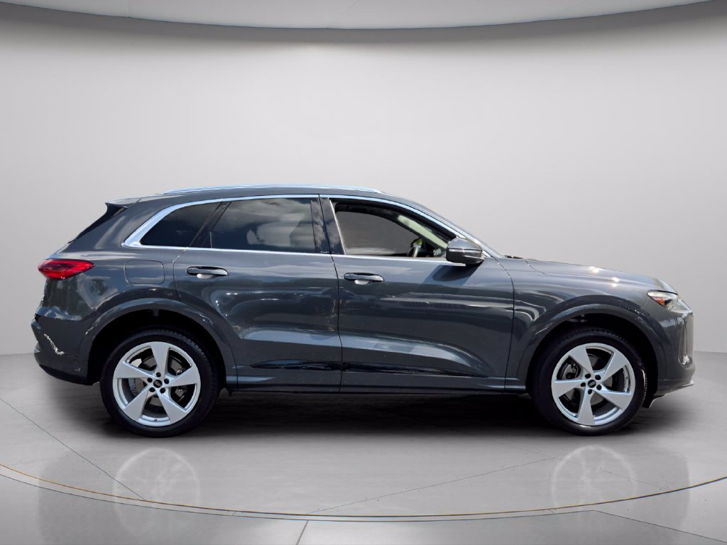 Certified 2025 Audi Q5 Premium AWD/4WD image 8