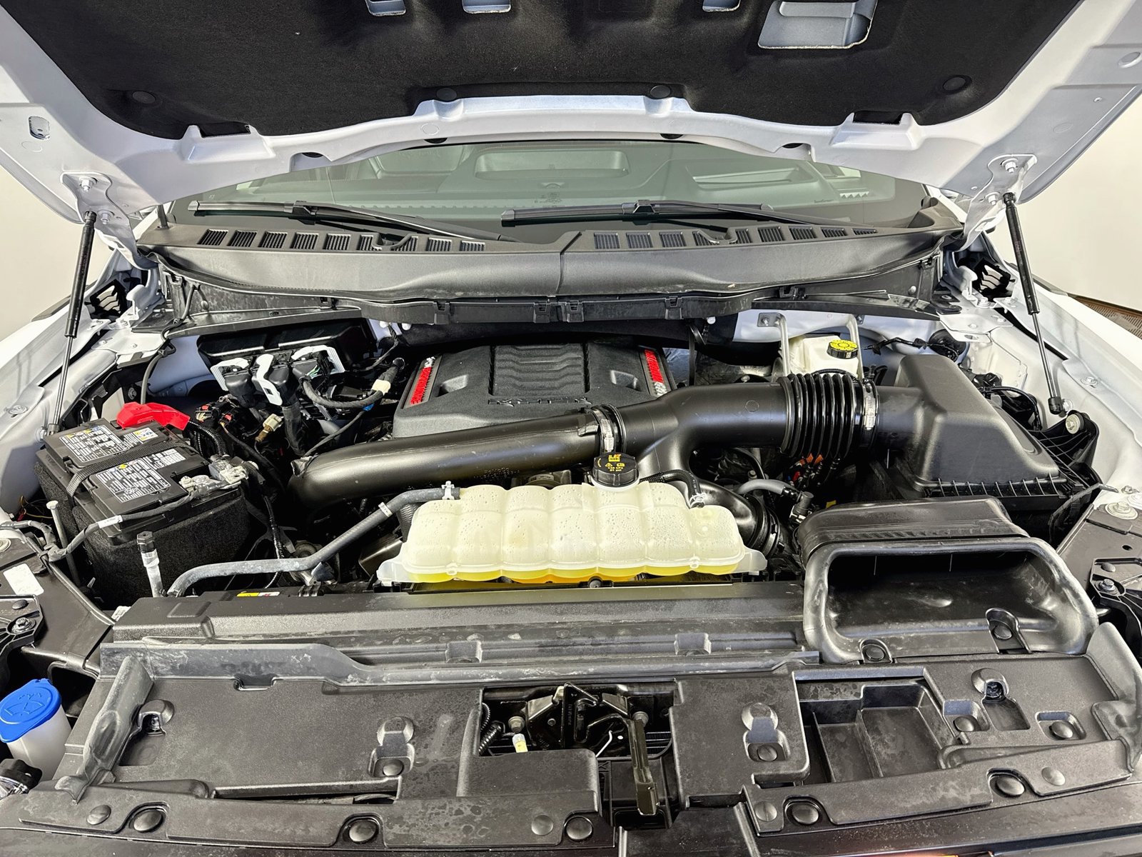 Used 2025 Ford F150 Raptor AWD/4WD image 32