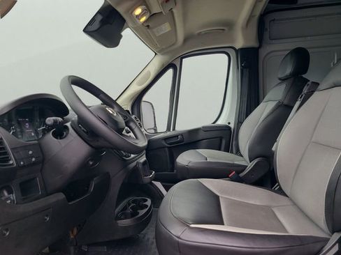 Used 2025 RAM ProMaster 2500 w/ Convenience Group image 19