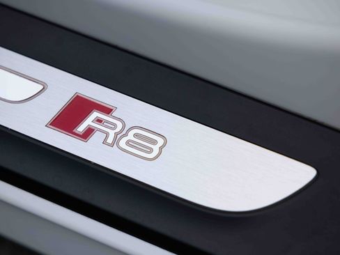 Used 2018 Audi R8 V10 RWD image 23