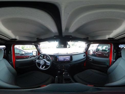 Used 2025 Jeep Wrangler Unlimited Sahara AWD/4WD image 42
