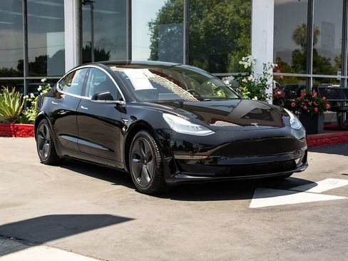 Used 2020 Tesla Model 3 Standard Range Plus RWD image 3