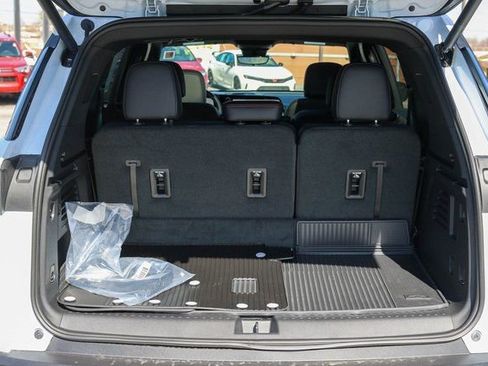 New 2026 Chevrolet Traverse Z71 w/ Enhanced Driving Package image 8