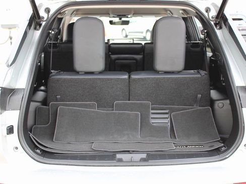 Used 2025 Mitsubishi Outlander SE image 30