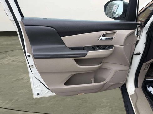 Used 2016 Honda Odyssey SE image 17
