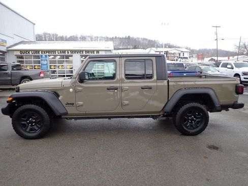Used 2020 Jeep Gladiator Sport image 2