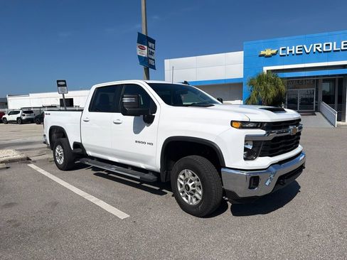 Used 2025 Chevrolet Silverado 2500 LT w/ Convenience Package AWD/4WD image 3