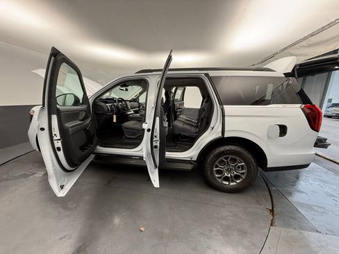 New 2025 Ford Expedition Active image 18