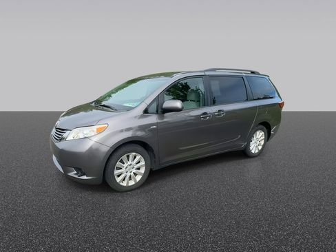 Used 2016 Toyota Sienna LE AWD/4WD image 5