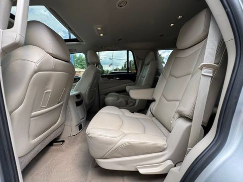 Used 2020 Cadillac Escalade Luxury w/ LPO, Radiant Package AWD/4WD image 13
