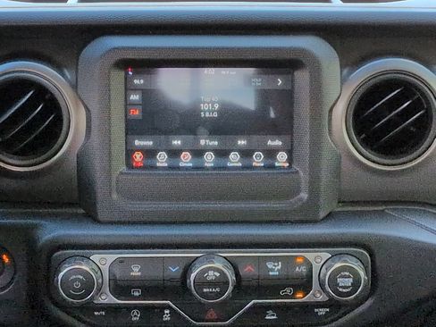 Used 2023 Jeep Gladiator Sport AWD/4WD image 16
