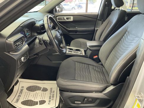 Used 2020 Ford Explorer XLT image 9