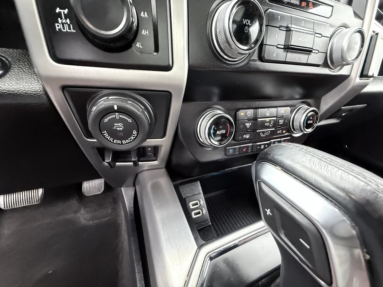 Used 2020 Ford F150 Platinum w/ Technology Package AWD/4WD image 24
